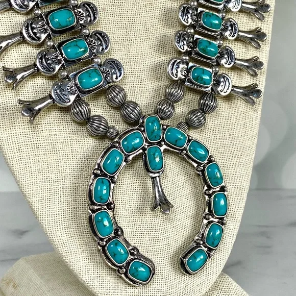Western Boho Necklace and Earrings Set - Picture 6 of 9